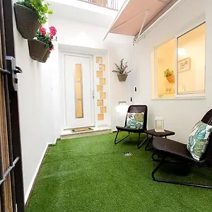 Apartamento Carretería, Central, Cosy With An Andalusian Patio, Málaga